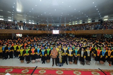 Wisuda Periode IV Tahun 2025: Rektor Intiyas Lepas 1.238 Creative Minority yang Tangguh dan Siap Berkontribusi Bagi Bangsa